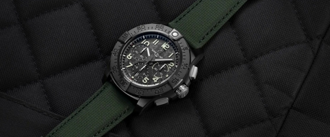 Breitling Super Avenger B01 Chronograph 46 Night Mission фото