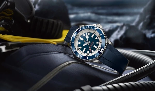 Breitling Superocean «Slow Chrono»