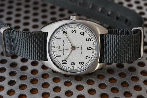 Hamilton: Khaki Aviation Pilot Pioneer Mechanical 2022