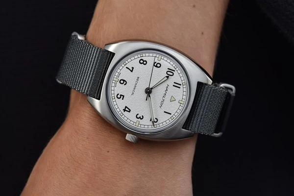 Hamilton: Khaki Aviation Pilot Pioneer Mechanical 2022