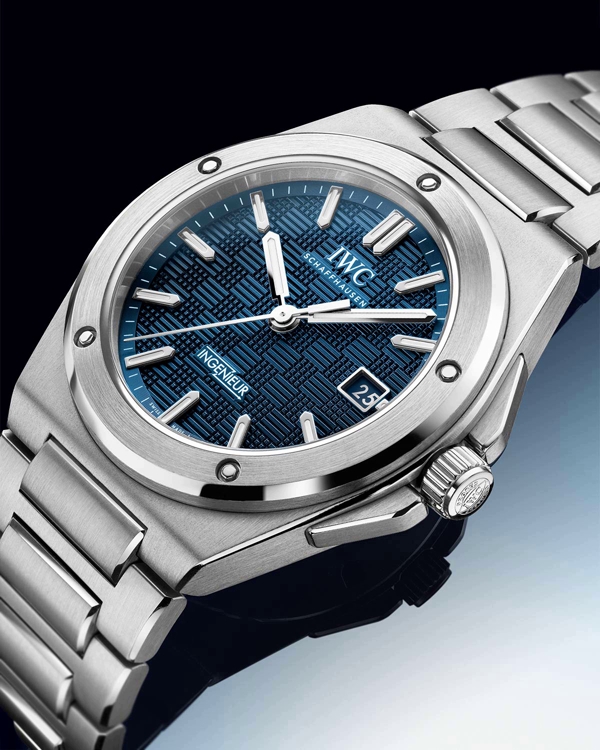 IWC Ingenieur Automatic 40 с синим циферблатом