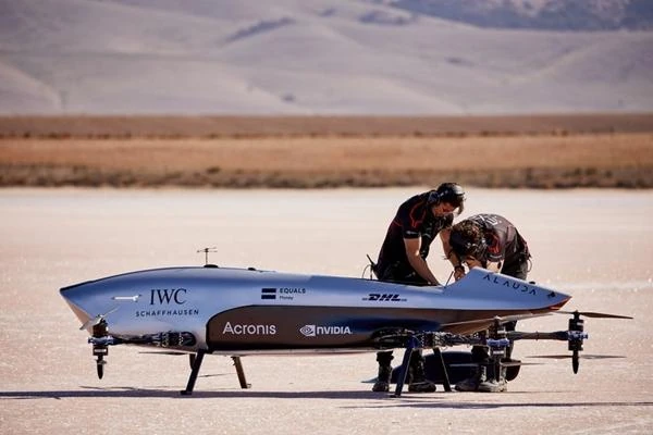IWC и гонки летающих электромобилей Airspeeder