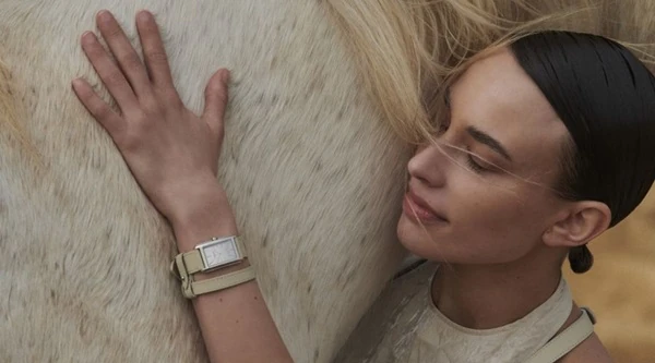 Коллаборация Longines Dolce Vita и YVY
