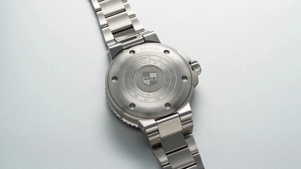 Aquis Small Second Date