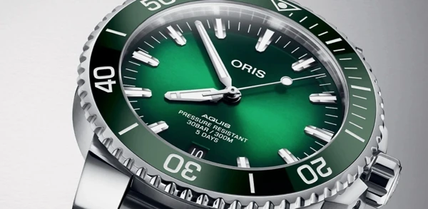 Aquis Date Calibre 400
