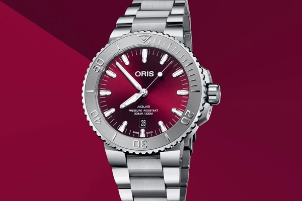 Aquis Date Cherry 43.5mm