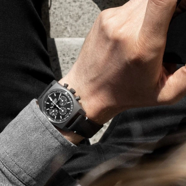 Chronomaster Revival «Shadow»